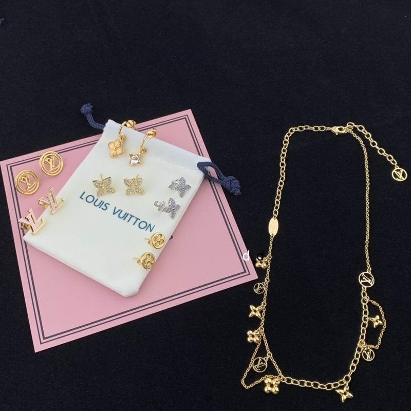 LV Necklaces 83